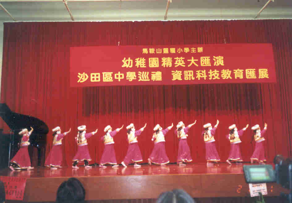 dance2.jpg (38122 bytes)