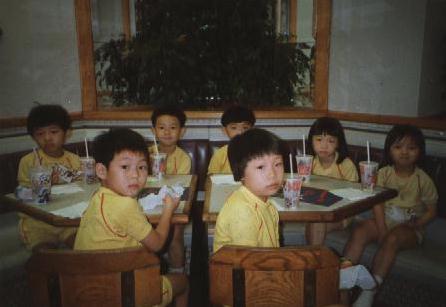 grad_dinner.jpg (28420 bytes)